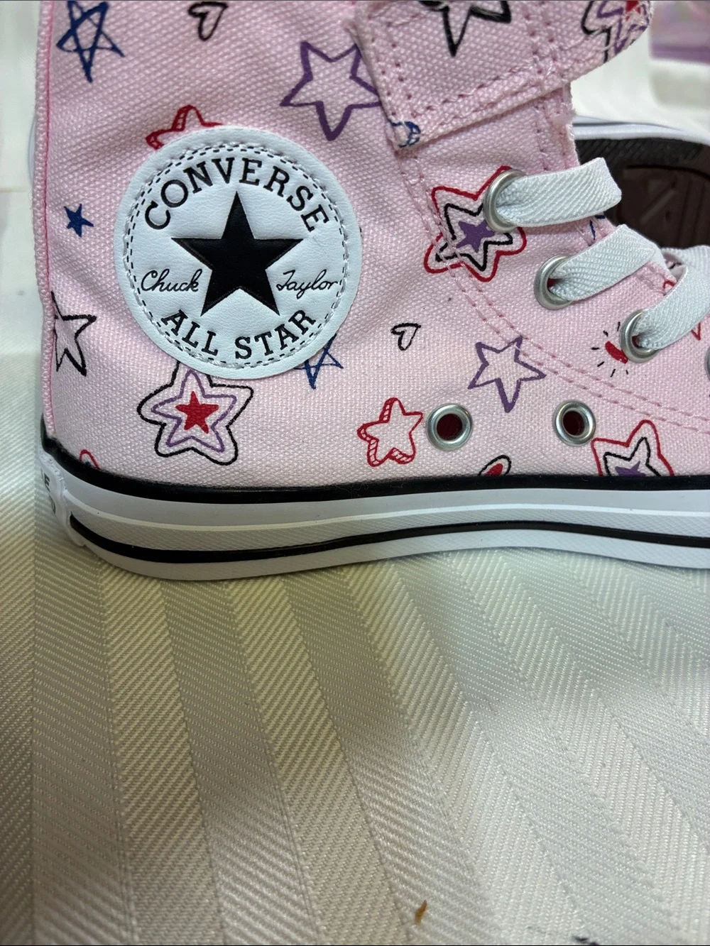 Converse All Star Chuck Taylor Kids Pink Star-Print High-Top Sneakers. New